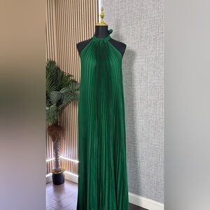 Elegant Green Pleated Dress
